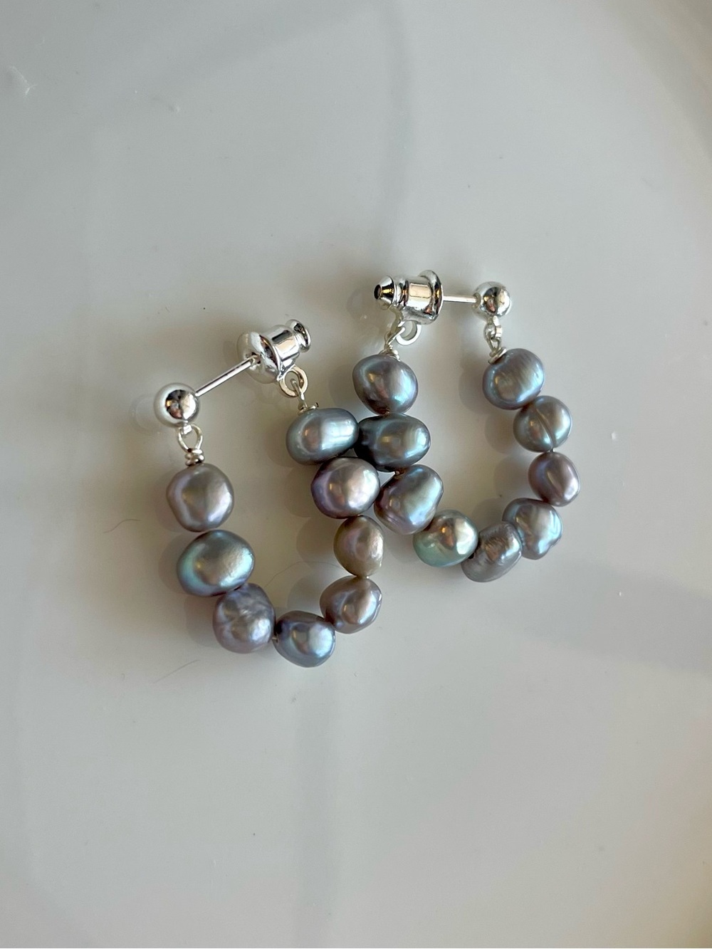 Freshwater Pearl Hoop Earrings in Iridescent Gray -925 silver posts